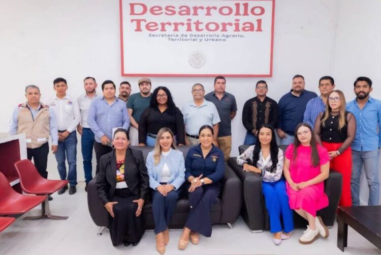 Dayana Pérez da seguimiento al Programa de Vivienda para el Bienestar en Salvador Escalante