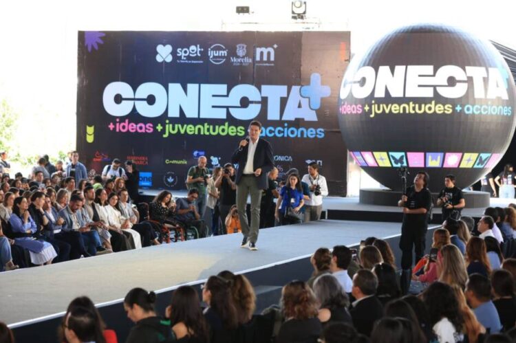 Alfonso Martínez enciende la chispa de los jóvenes con encuentro ‘Conecta +’