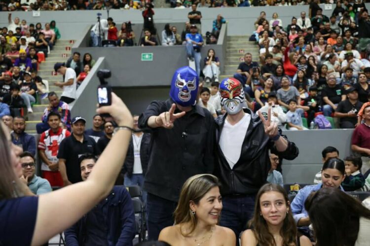 Con gran función de lucha libre, Alfonso Martínez reinaugura el Domo Bicentenario