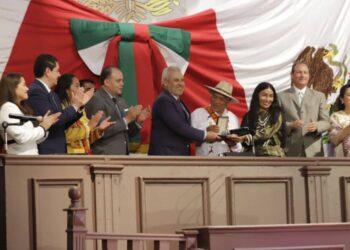 Entrega 76 Legislatura Presea “Suprema Junta Nacional Americana” a las Comunidades Indígenas Mazahua con Autogobierno