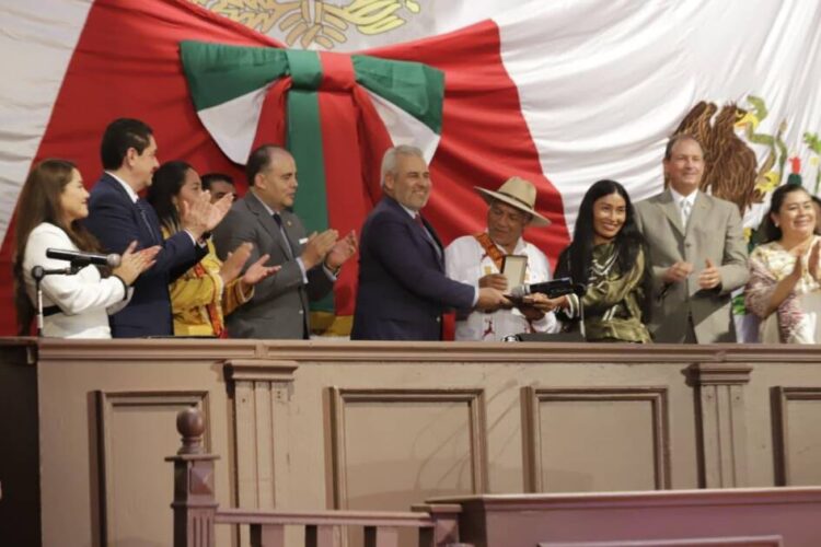 Entrega 76 Legislatura Presea “Suprema Junta Nacional Americana” a las Comunidades Indígenas Mazahua con Autogobierno