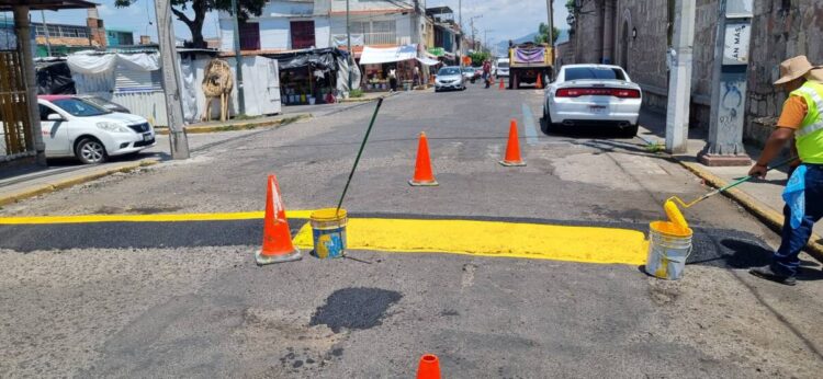 Gobierno de Morelia atiende solicitudes ciudadanas con balizamiento de reductores de velocidad