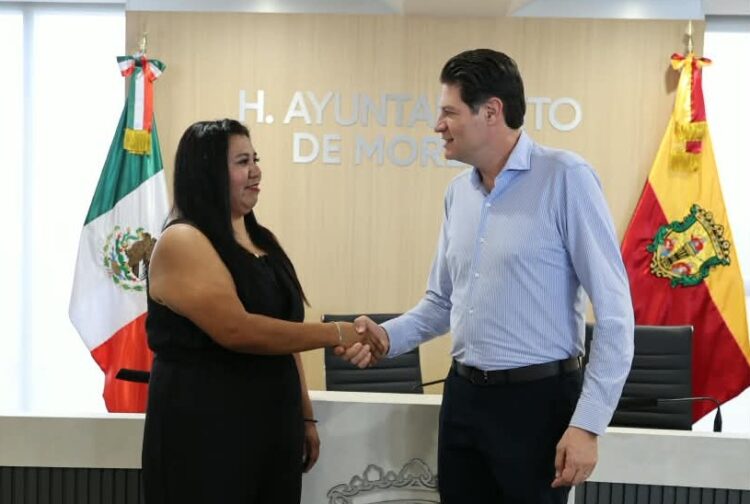 Isela Molina Aburto rinde protesta como jefa de tenencia de Santiago Undameo