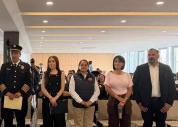 Reconoce Lucila Martínez valor y entrega de bomberos