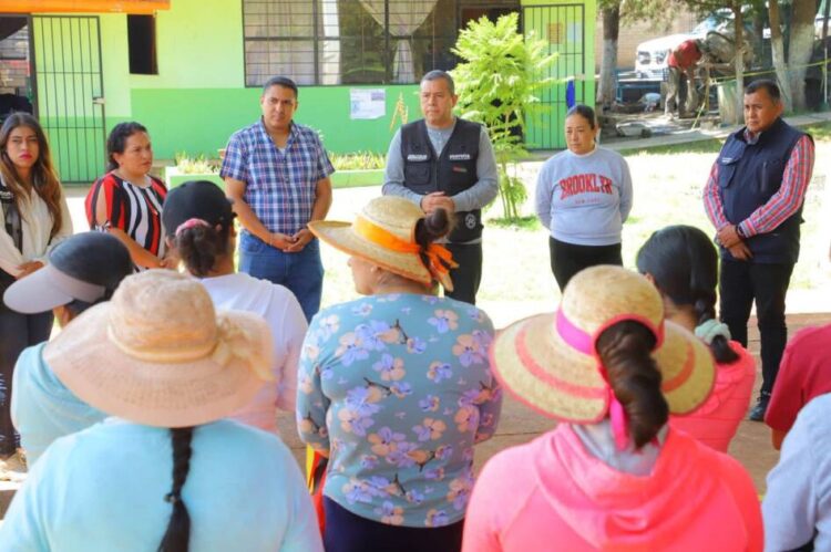 Barragán entrega apoyos para el regreso a clases