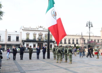 Alfonso Martínez Alcázar encabeza izamiento de Bandera y da inicio a los festejos patrios en Morelia