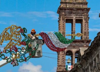Morelia se ilumina de colores patrios durante septiembre