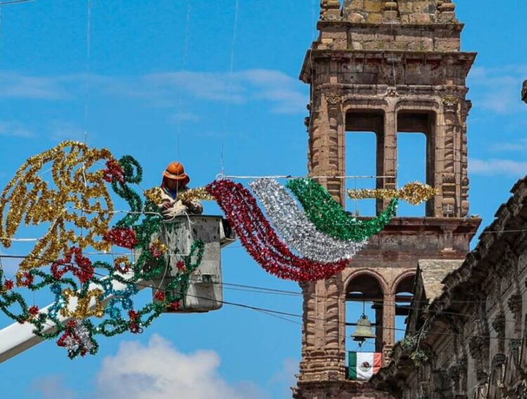 Morelia se ilumina de colores patrios durante septiembre
