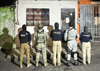 Decomisan casi 2 mil dosis de metanfetamina y detienen a una joven en tres cateos domiciliarios en Morelia