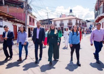 Dayana Pérez encabeza el inicio de las Fiestas Patrias en Salvador Escalante