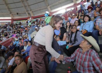 Brissa Arroyo arropada por la ciudadanía en Segundo Informe