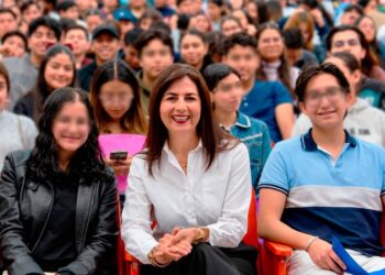Gaby Molina celebra ampliación de Beca Gertrudis Bocanegra
