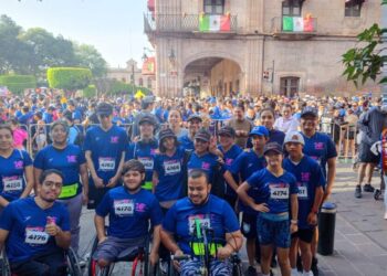 Atletas paralímpicos del IMCUFIDE conquistan la Carrera Cinépolis tras gestión de becas de su entrenador