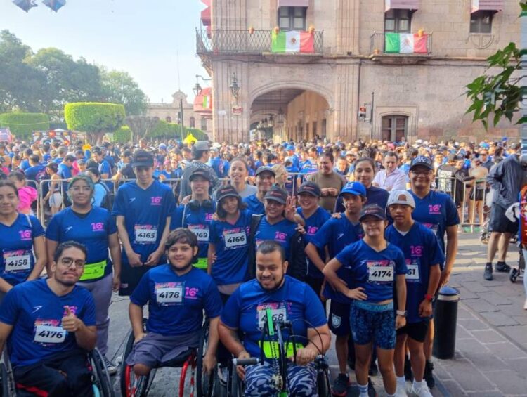 Atletas paralímpicos del IMCUFIDE conquistan la Carrera Cinépolis tras gestión de becas de su entrenador