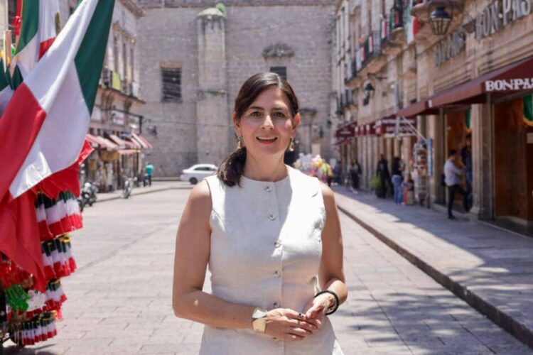 Gaby Molina reivindica patria y soberanía