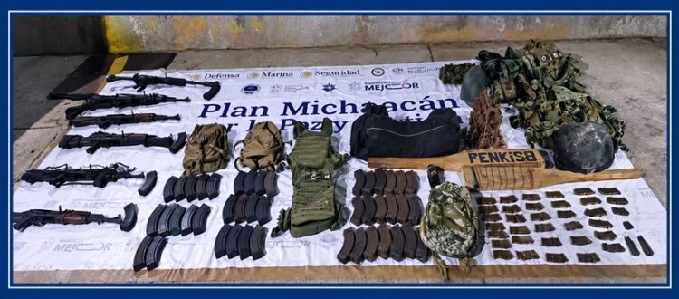 Asegura FGE autos, armas y artefactos explosivos en cateo en Buenavista