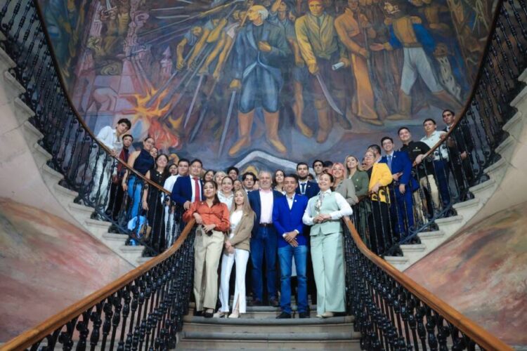 Jóvenes del Parlamento Juvenil Incluyente 2026 se reúnen con titular del Ejecutivo