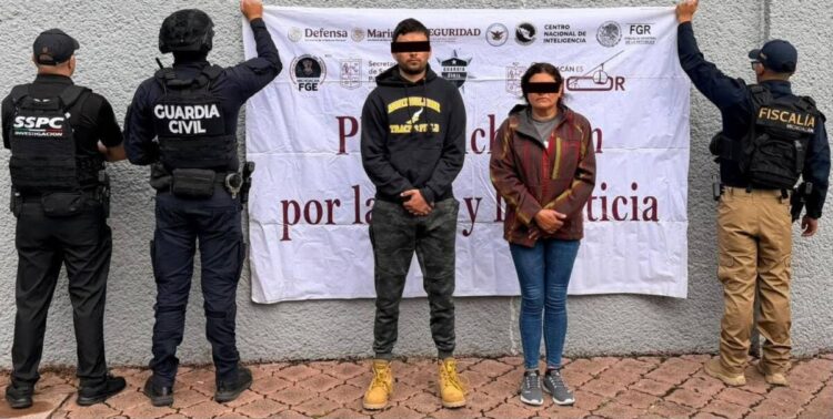 Detienen a dos presuntos extorsionadores en Huandacareo; les aseguran droga