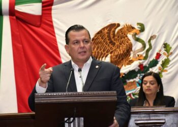 Busca Memo Valencia frenar a prestamistas y abogados coludidos para robar y despojar a familias vulnerables