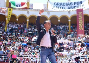 Celis llama a cerrar filas en Morena y reconoce a Carlos Torres Piña como Coordinador Estatal