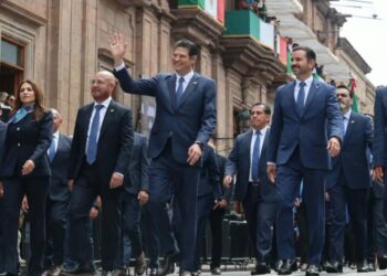 Desfile por Aniversario de la Independencia llena de fervor patrio el Centro de Morelia