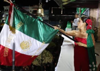 Apatzingán hace vibrar su orgullo patrio con un Grito de Independencia multitudinario y celebran fiestas patrias en unidad