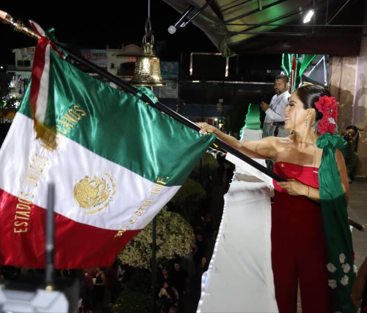 Apatzingán hace vibrar su orgullo patrio con un Grito de Independencia multitudinario y celebran fiestas patrias en unidad