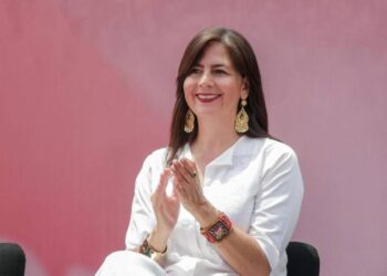 Gaby Molina destaca transformación carretera en Michoacán