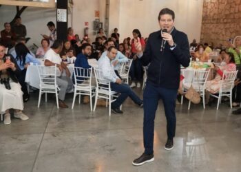 Alfonso Martínez Alcázar advierte del peligro que corren las instituciones y la democracia