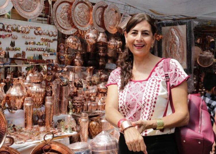 Gaby Molina invita a celebrar el Día del Artesano