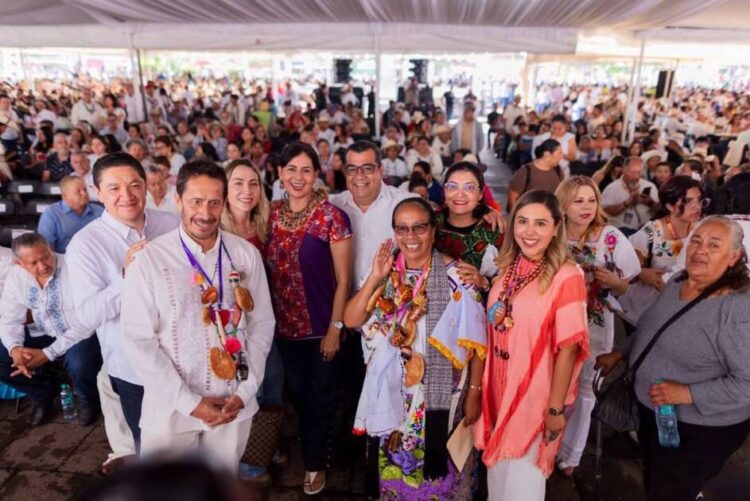 Dayana Pérez Mendoza reconoce el talento y trayectoria de las artesanas y artesanos de Santa Clara del Cobre y Zirahuén