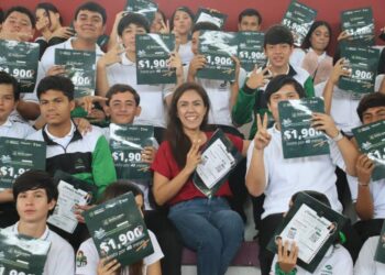 Apatzingán abre espacio informativo para que estudiantes accedan a las Becas Bienestar, Fanny Arreola invita a inscribirse