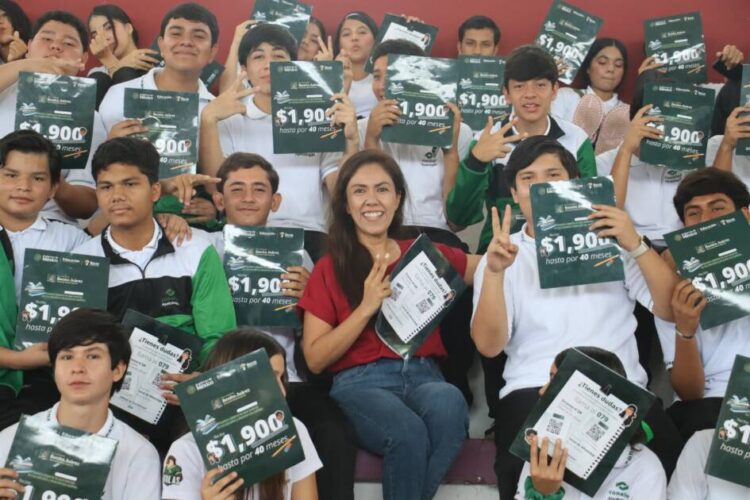 Apatzingán abre espacio informativo para que estudiantes accedan a las Becas Bienestar, Fanny Arreola invita a inscribirse