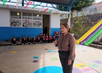 Alma Mireya González fortalece la educación con apoyo para ampliar aulas en Quiroga