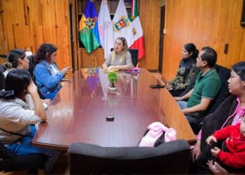 Dayana Pérez Mendoza refrenda su compromiso con la educación en Salvador Escalante