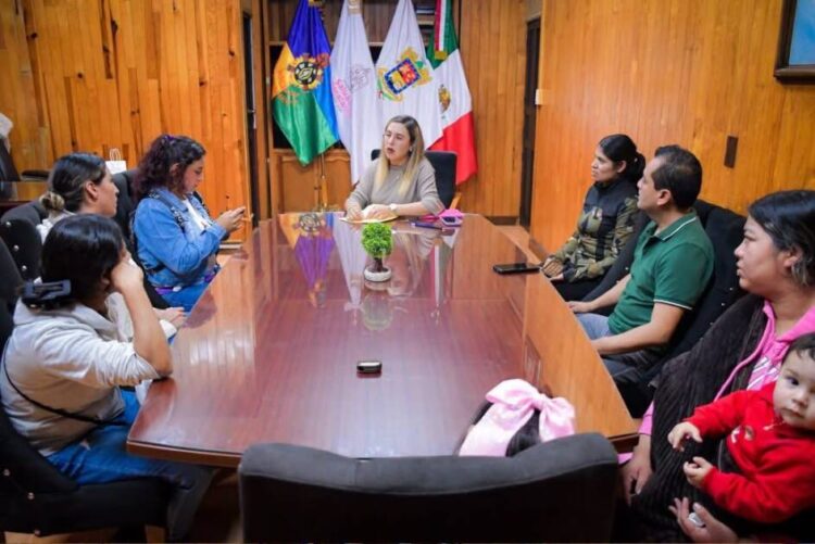 Dayana Pérez Mendoza refrenda su compromiso con la educación en Salvador Escalante