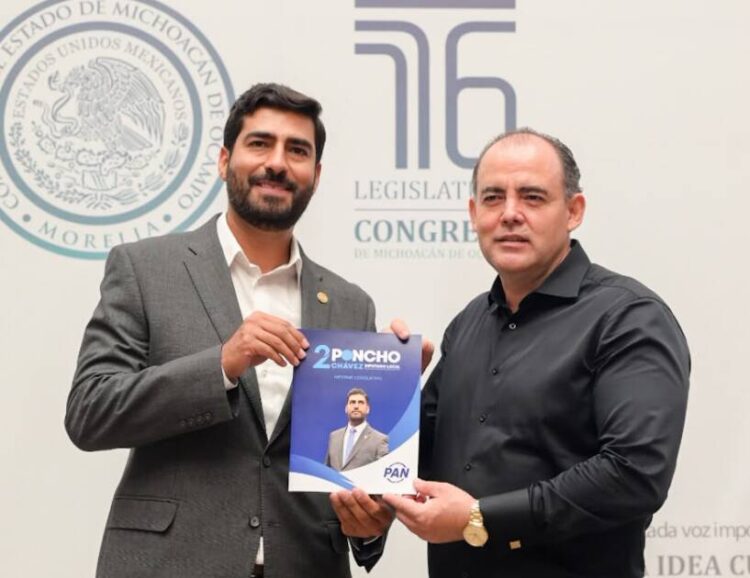 Poncho Chávez entrega Segundo Informe de Actividades Legislativas ante la Mesa Directiva del Congreso