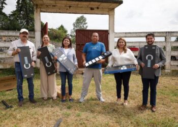 Entrega Alma Mireya González  luminarias solares y anuncia pavimentación en tenencia de San Jerónimo Purenchécuaro