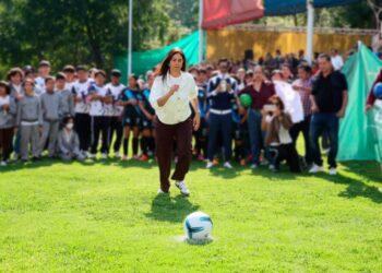 Cinco nuevas canchas para las juventudes de Uruapan: Gaby Molina