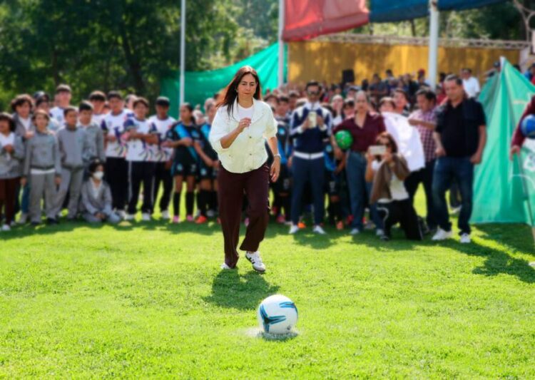 Cinco nuevas canchas para las juventudes de Uruapan: Gaby Molina