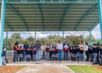 Dayana Pérez Mendoza fortalece infraestructura educativa con nueva techumbre en Santa Rita