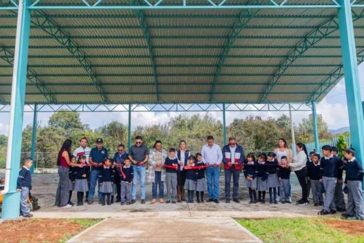 Dayana Pérez Mendoza fortalece infraestructura educativa con nueva techumbre en Santa Rita