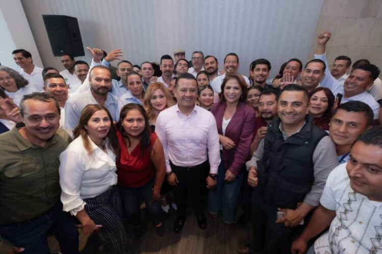 Fabiola Alanís convoca a la unidad del movimiento y cierra filas con el coordinador estatal Carlos Torres Piña