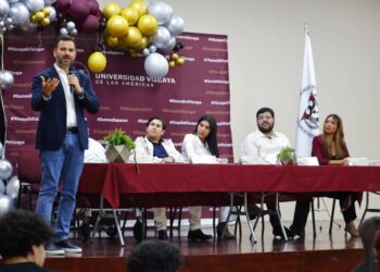 Yankel Benítez dialoga y estrecha comunicación con jóvenes universitarios