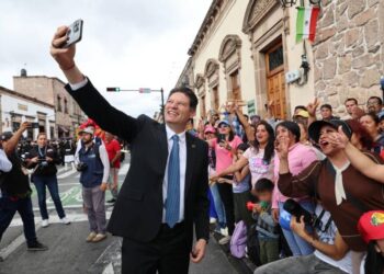 Familias morelianas llenan de color el Centro Histórico durante desfile por el natalicio de Morelos