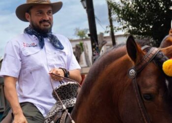 Hugo Rangel cierra su informe a caballo en la fiesta moreliana