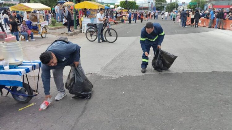 Retiran 129 toneladas de basura tras la verbena popular y el desfile por el natalicio de Morelos en Morelia
