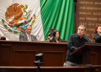 El diputado más productivo del país, Juan Carlos Barragán impulsa leyes por las mujeres