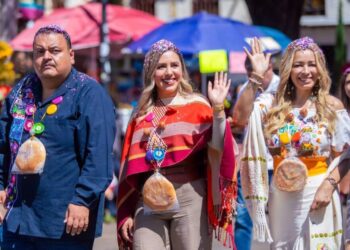 Dayana Pérez Mendoza acompaña a Tzintzuntzan en la celebración de su 96 aniversario