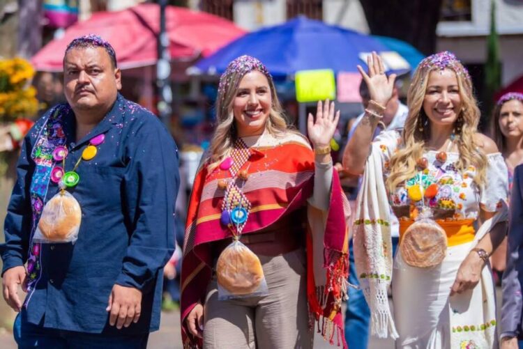 Dayana Pérez Mendoza acompaña a Tzintzuntzan en la celebración de su 96 aniversario